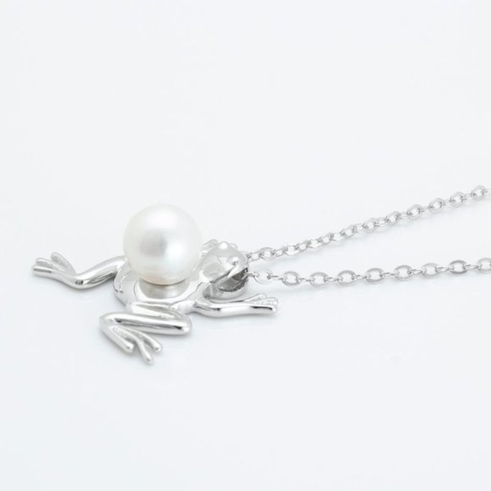 Natural Pearl Frog Necklace